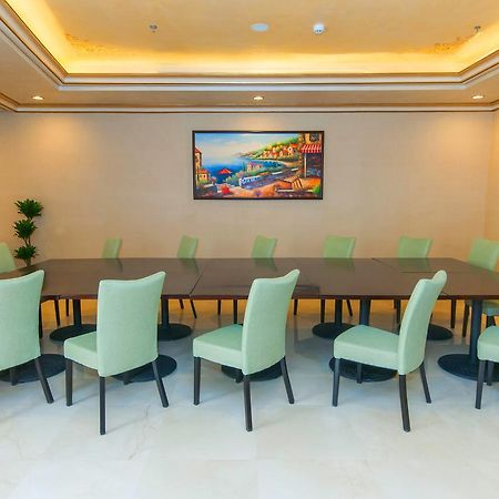 Suite Inn Hotel Рияд Екстериор снимка