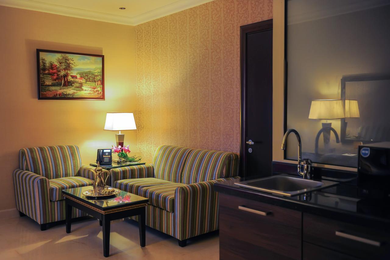 Suite Inn Hotel Рияд Екстериор снимка
